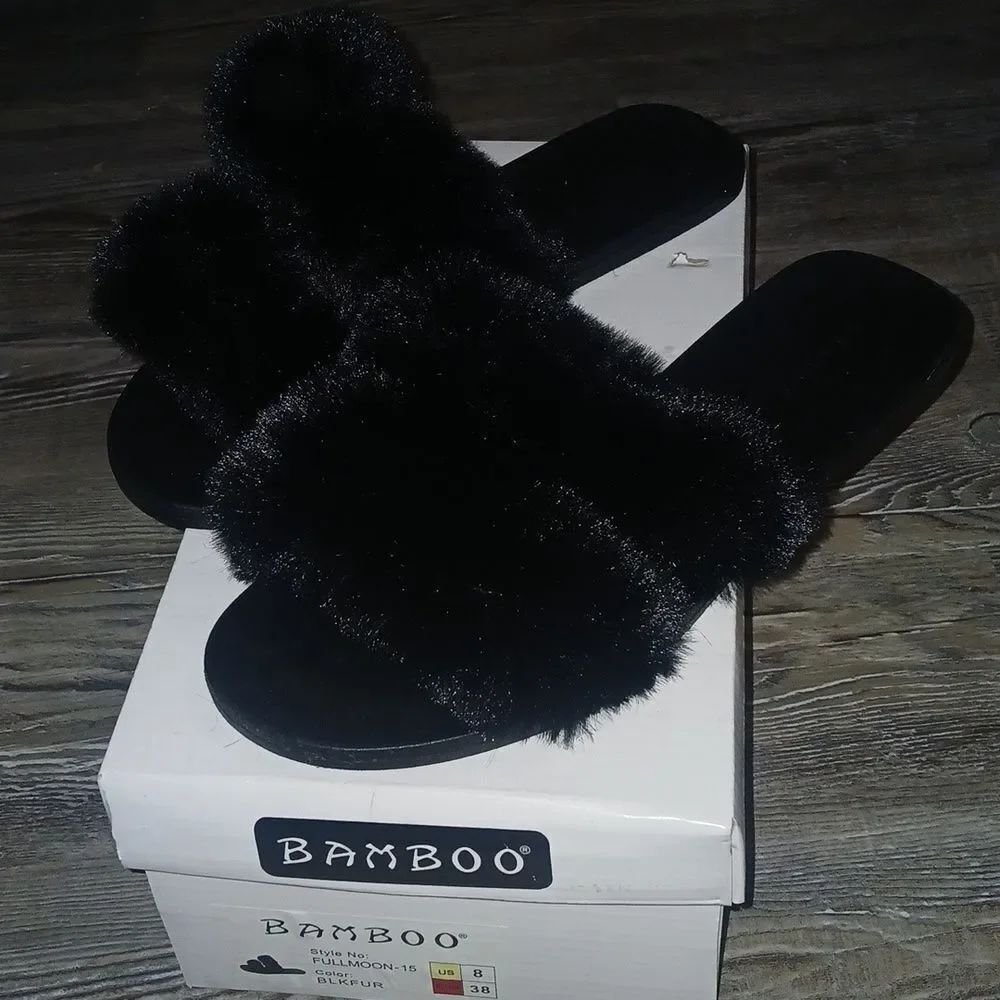 Bamboo Fullmoon-15 black faux fur slide on sandals slippers Sz 8 NWB